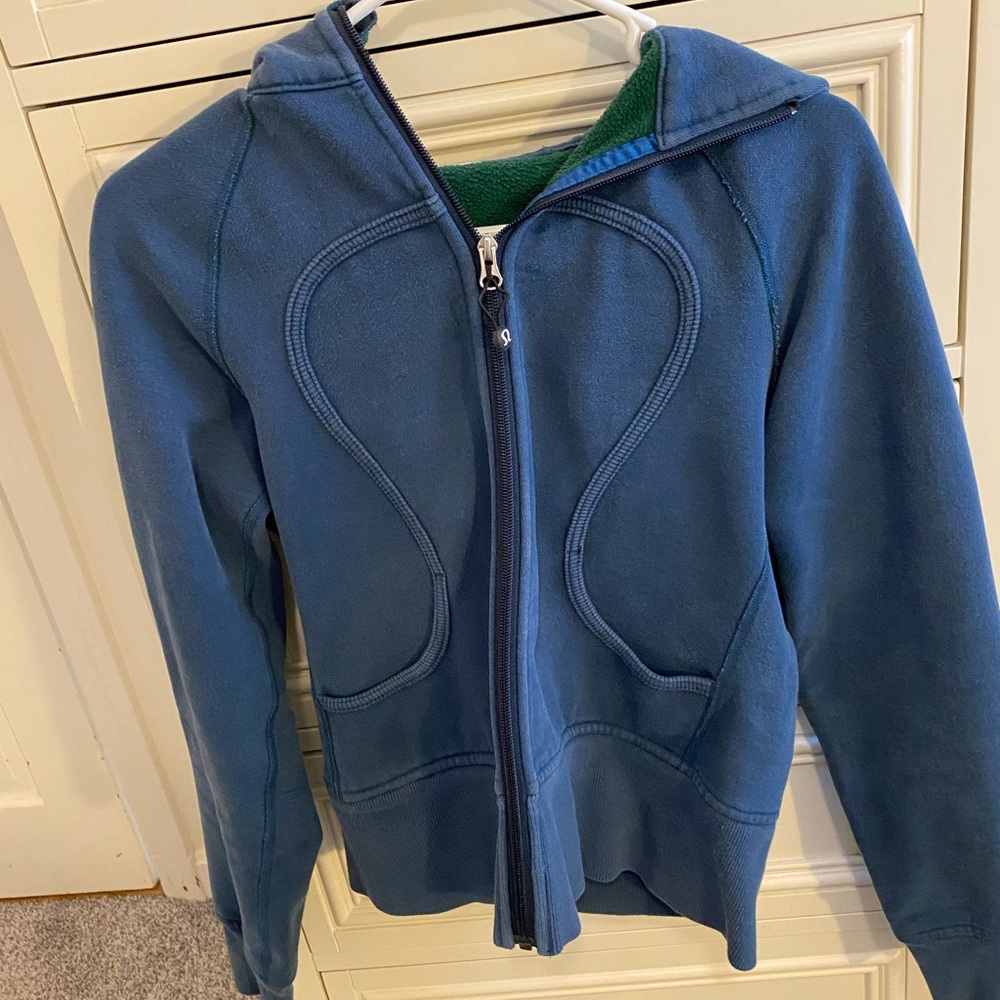 lululemon sweatshirt